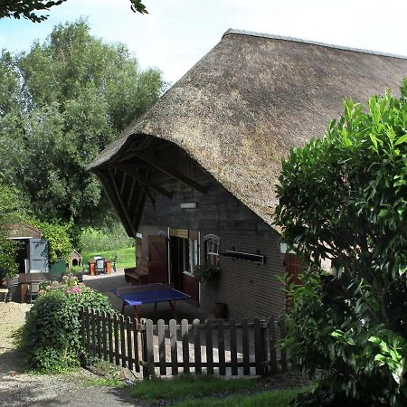 Quaint Farmhouse Near River In Oosterwijk Leerdam Exterior foto