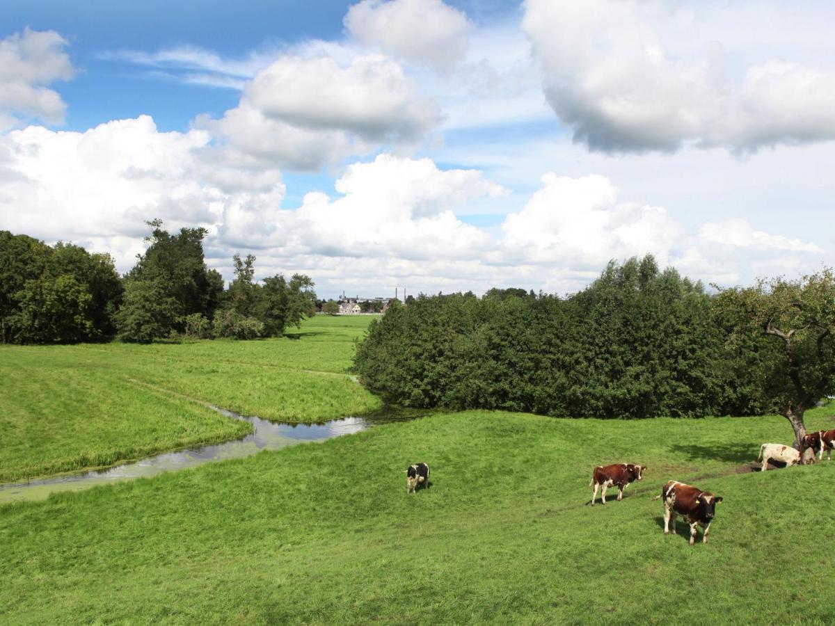 Quaint Farmhouse Near River In Oosterwijk Leerdam Exterior foto