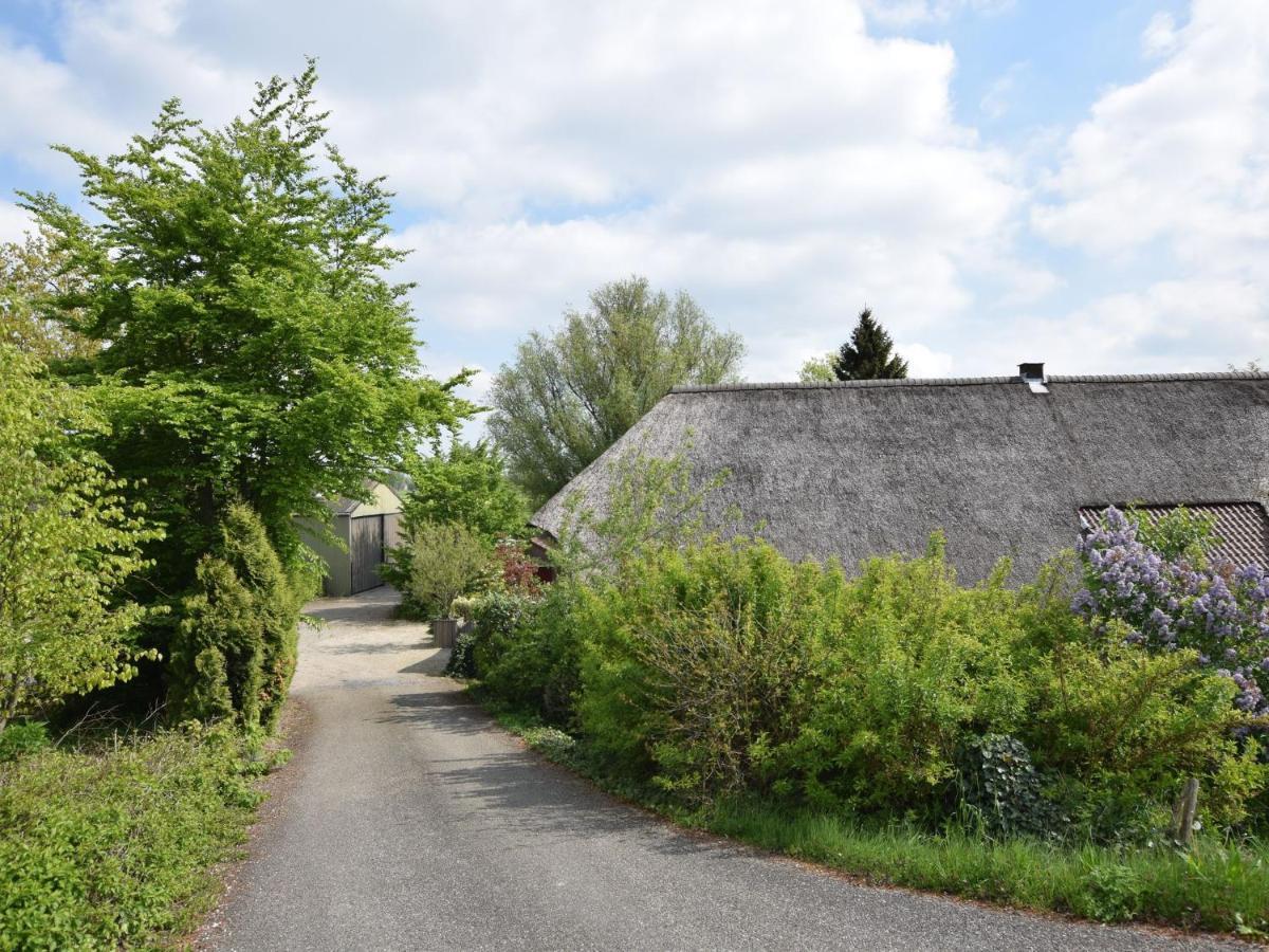 Quaint Farmhouse Near River In Oosterwijk Leerdam Exterior foto